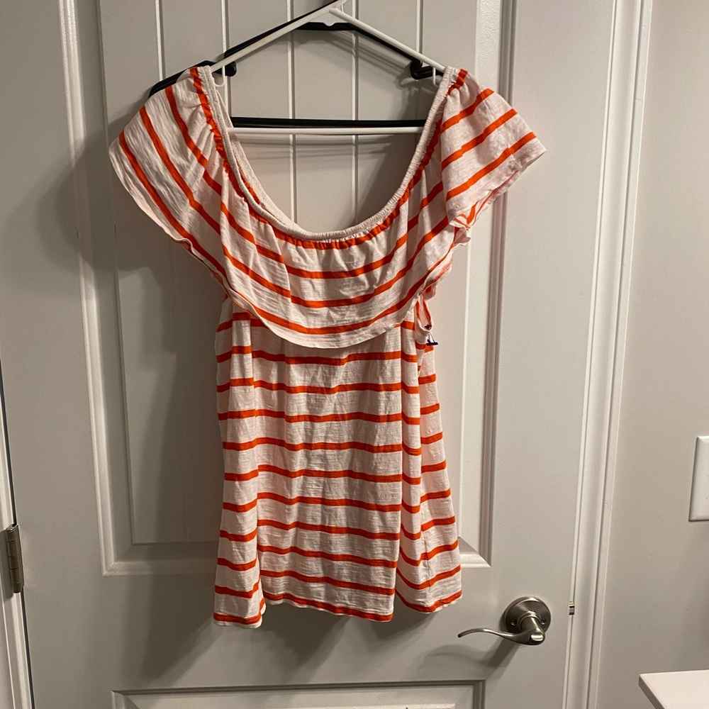 Off shoulders tee
